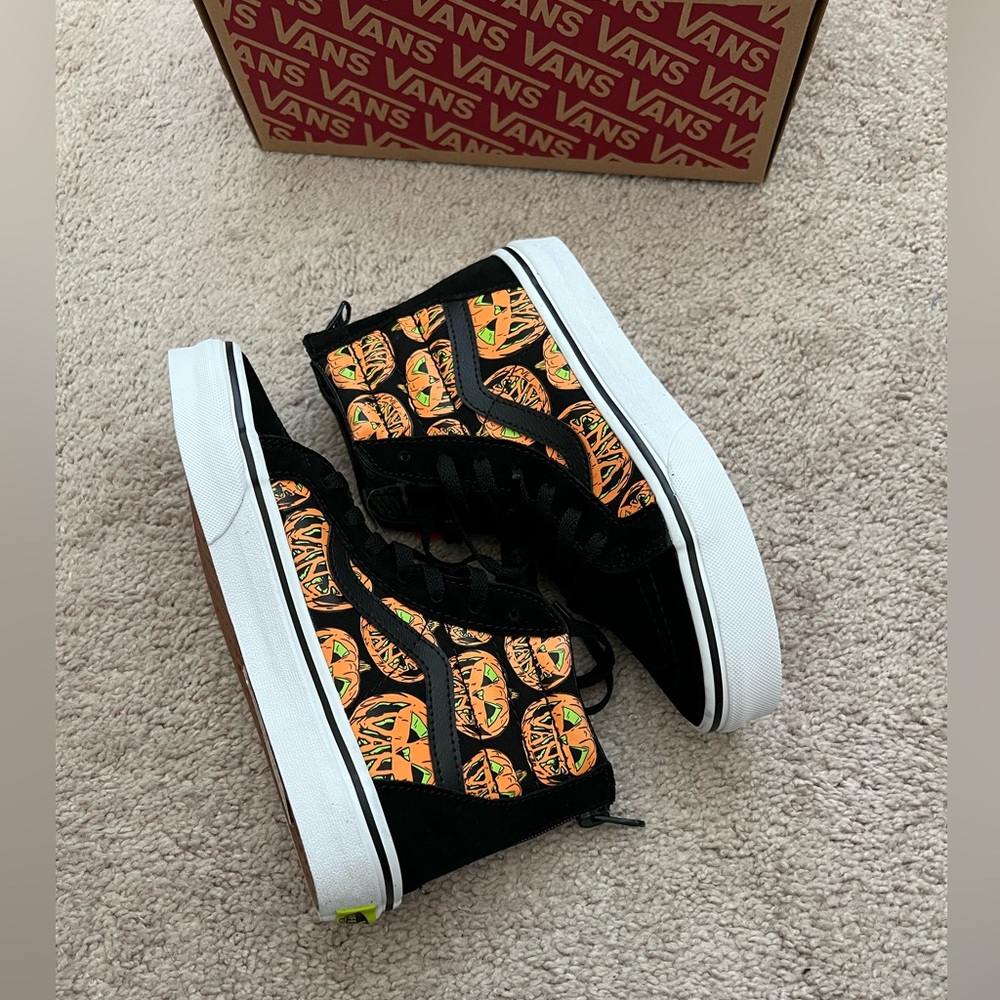 New Halloween Glow in the Dark Pumpkin Sk8 Hi Vans